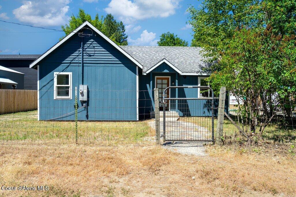 Photo of 99 Lincoln Ave, Priest River, ID 83856 (MLS # 26-7142)
