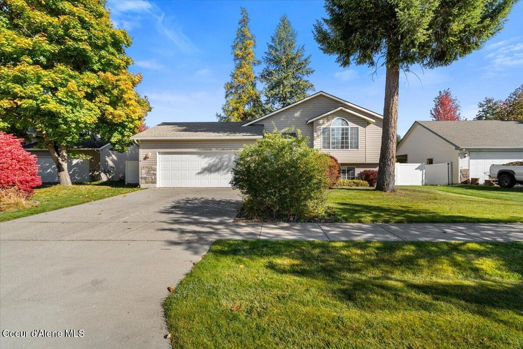 Photo of 1232 Edgewood CIR, Coeur dAlene, ID 83815 (MLS # 26-10287)