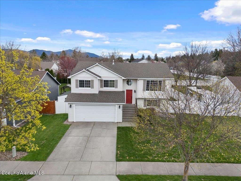Photo of 1115 Palouse Dr, Post Falls, ID 83854 (MLS # 26-3538)