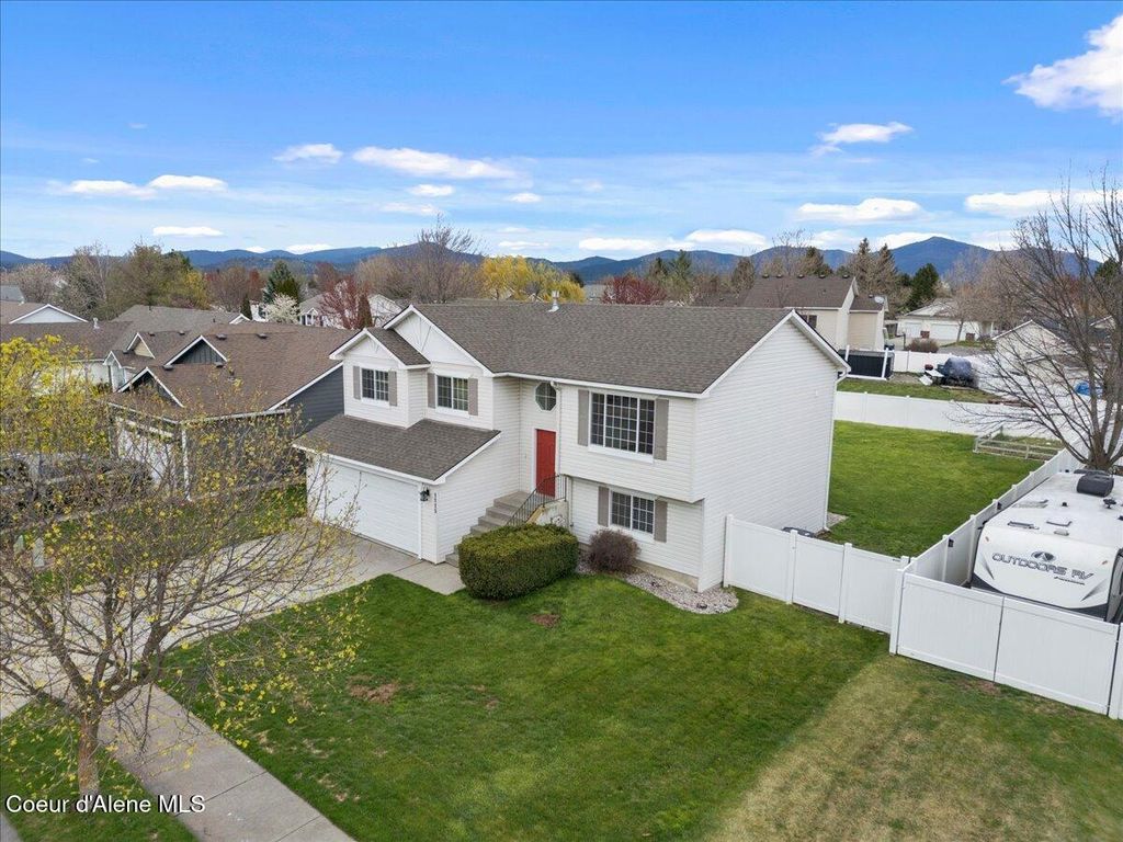 Photo of 1115 Palouse Dr, Post Falls, ID 83854 (MLS # 26-3538)
