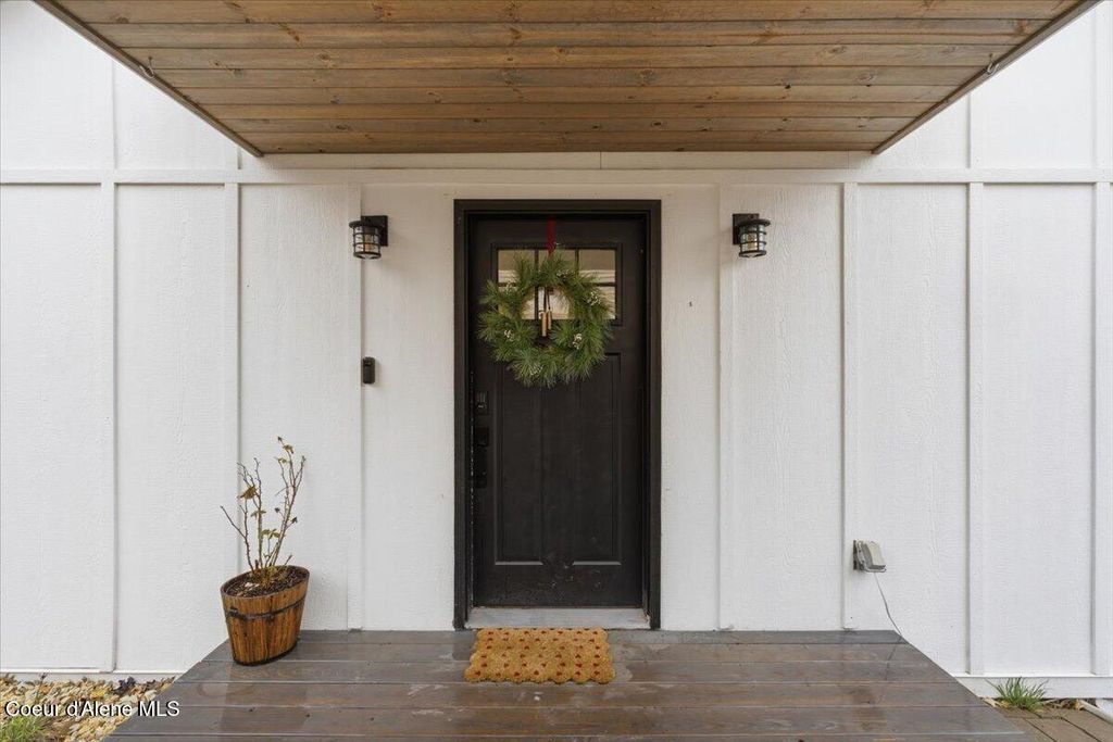 Photo of 2432 8th St, Coeur dAlene, ID 83814 (MLS # 26-2253)