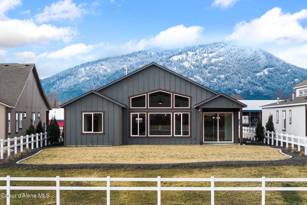 Photo of 140 Backtrack, Sandpoint, ID 83864 (MLS # 26-3999)