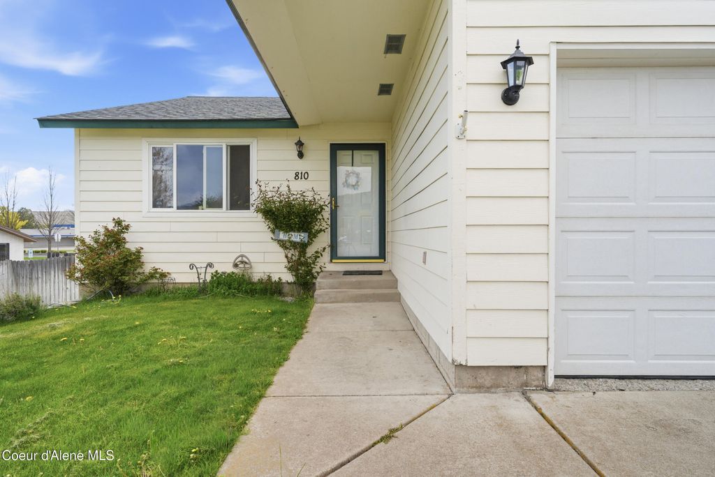 Photo of 810 Trinity Ct, Coeur dAlene, ID 83815 (MLS # 26-4320)