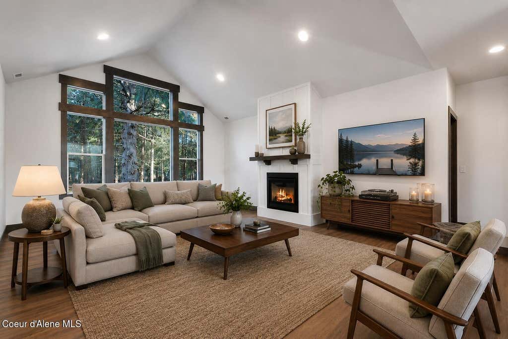 Photo of 1020 Northview Dr, Sandpoint, ID 83864 (MLS # 26-6742)