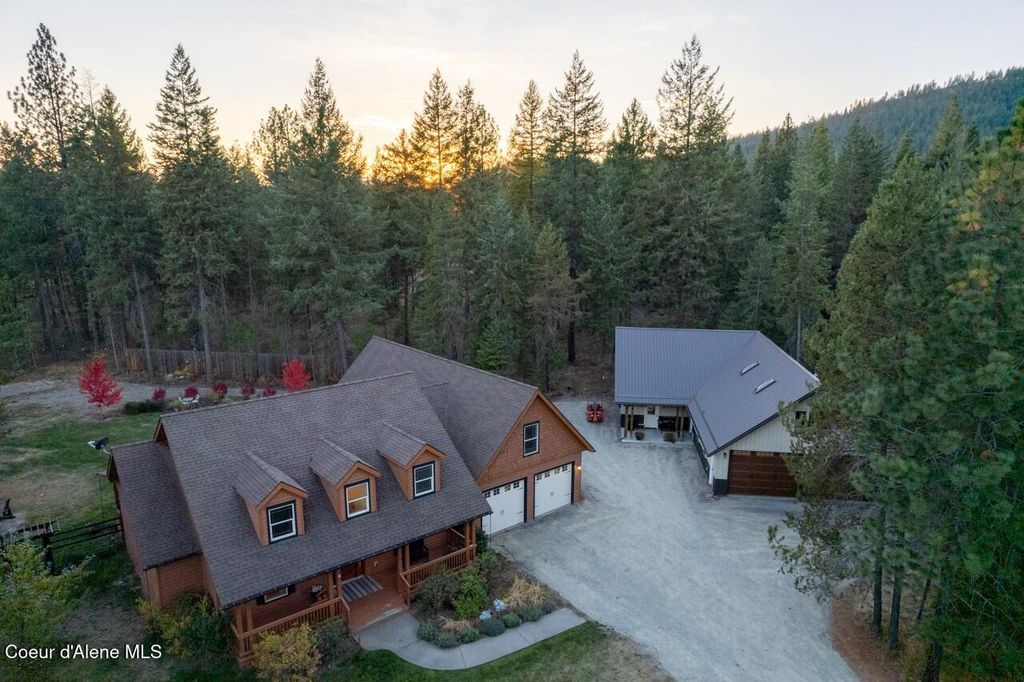 Photo of 110 Sheri Dr, Moyie Springs, ID 83845 (MLS # 25-8818)