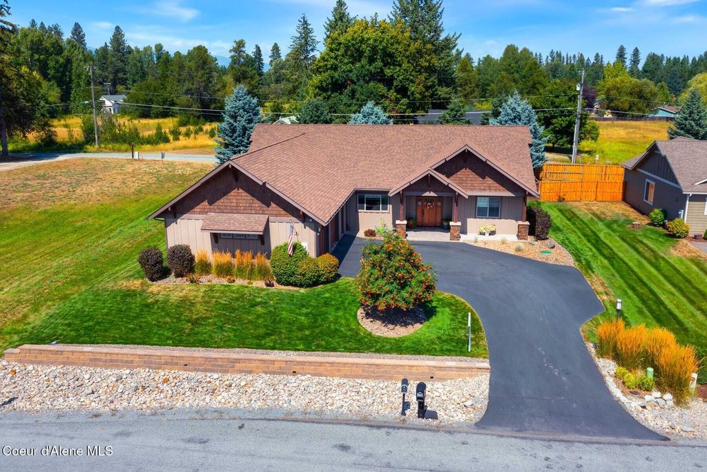 Photo of 125 Crooked Ear Dr, Sandpoint, ID 83864 (MLS # 25-5548)