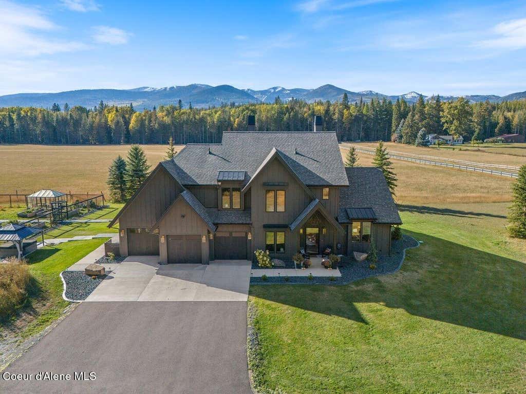 Photo of 713 Center Valley Valley, Sandpoint, ID 83864 (MLS # 26-7694)