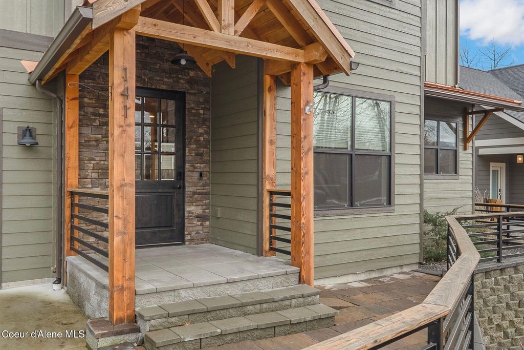 Photo of 141 Madera Dr, Sandpoint, ID 83864 (MLS # 26-1078)