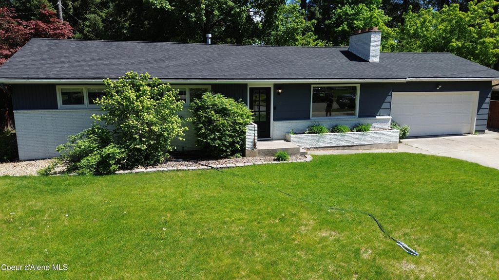 Photo of 409 Vista Dr, Coeur dAlene, ID 83815 (MLS # 26-2240)