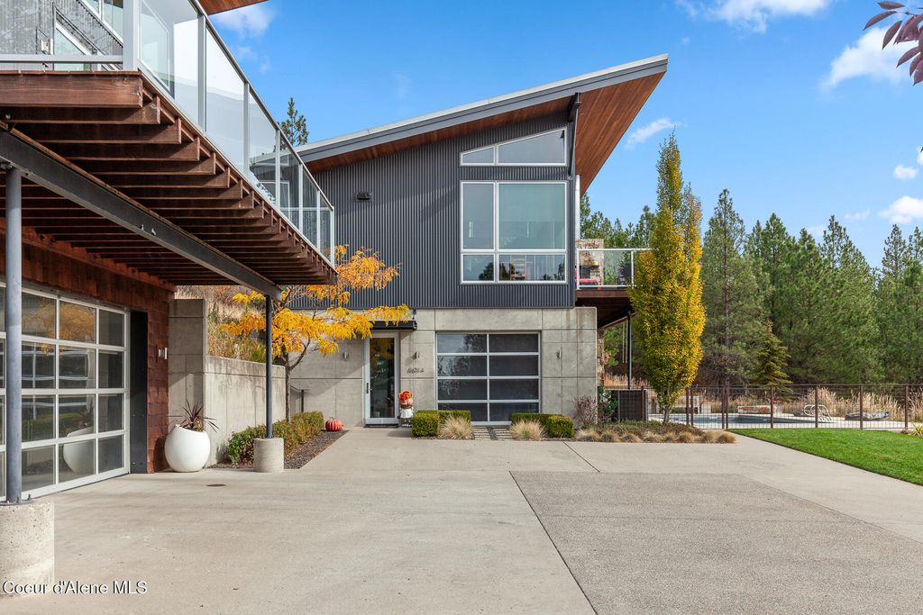 Photo of 8014 FOREVER VIEW Dr, Coeur dAlene, ID 83814 (MLS # 25-7860)