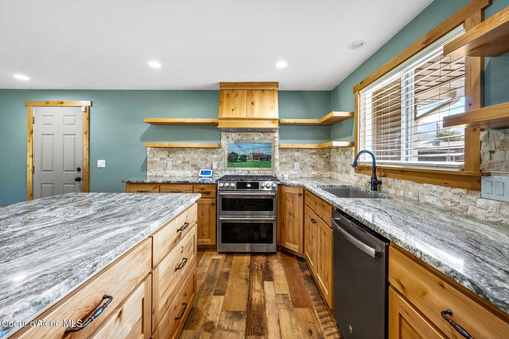 Photo of 307 Woodland Dr, Pinehurst, ID 83850 (MLS # 25-9401)