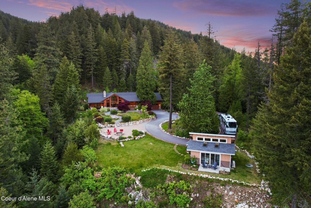 Photo of 294 Rincon Dr, Sandpoint, ID 83864 (MLS # 25-5367)