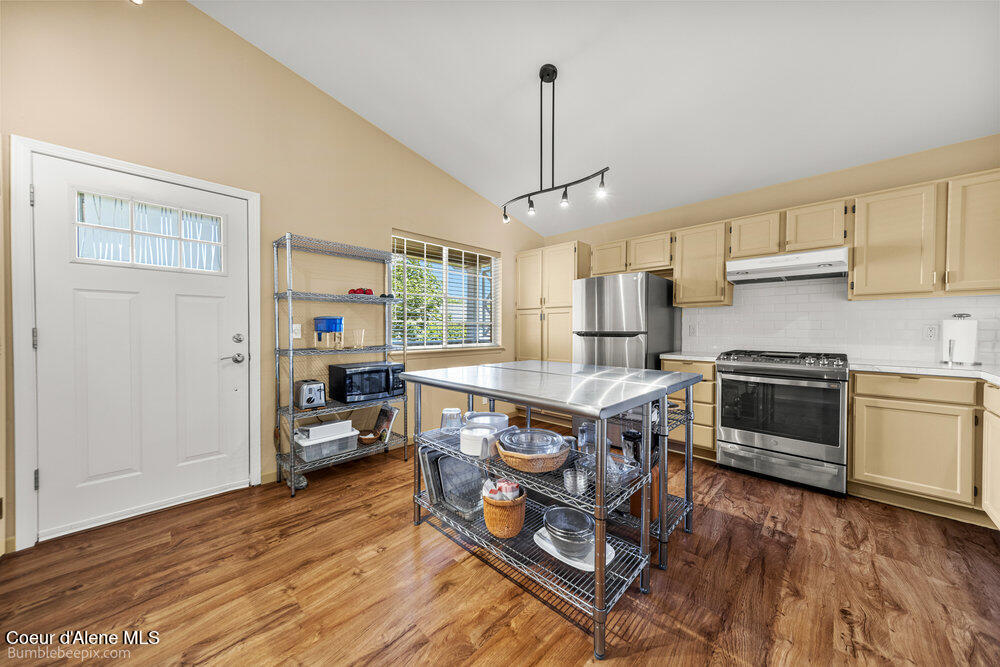 Post Falls, Idaho 83854, United States, 3 Bedrooms Bedrooms, ,2 BathroomsBathrooms,Residential,Pending,191615