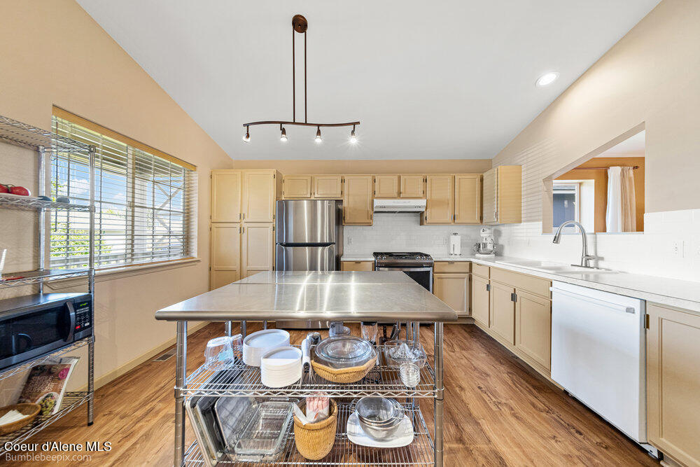 Post Falls, Idaho 83854, United States, 3 Bedrooms Bedrooms, ,2 BathroomsBathrooms,Residential,Pending,191615