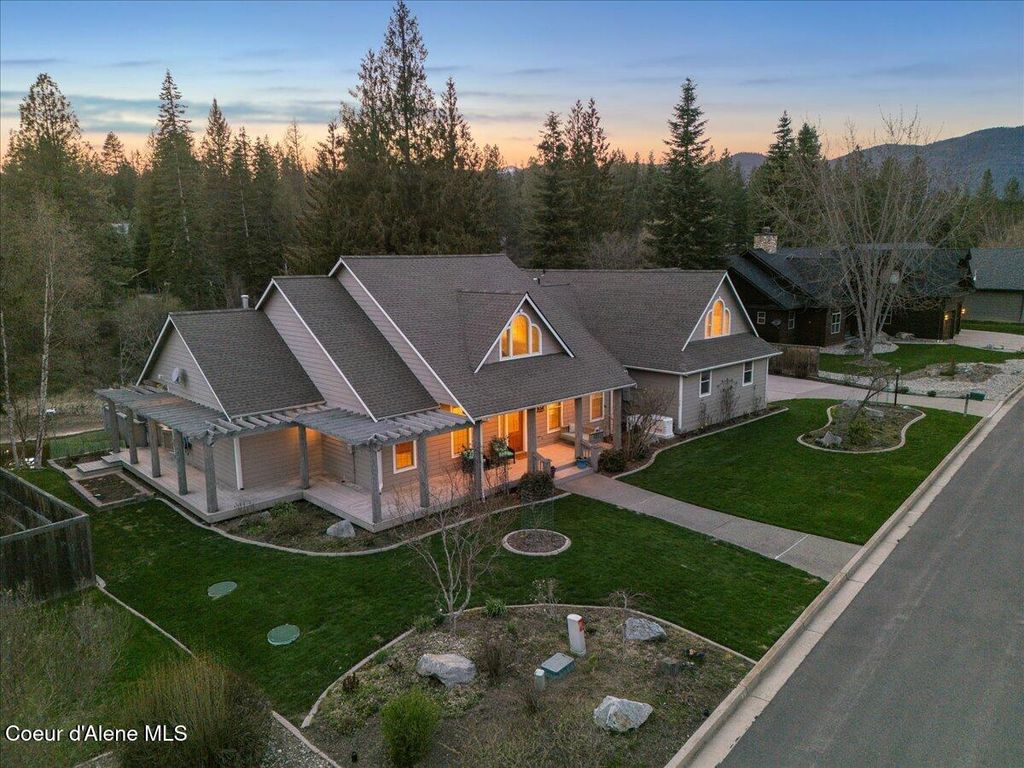 Photo of 212 Canoe Cv, Sandpoint, ID 83864 (MLS # 26-3540)