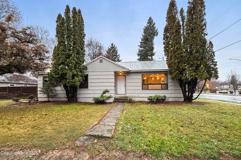 Photo of 727 Sixth, Sandpoint, ID 83864 (MLS # 25-11459)