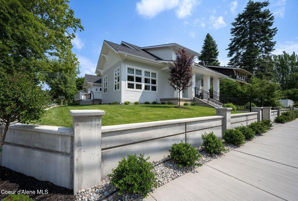 Photo of 215 FOSTER Ave, Coeur dAlene, ID 83814 (MLS # 25-10253)