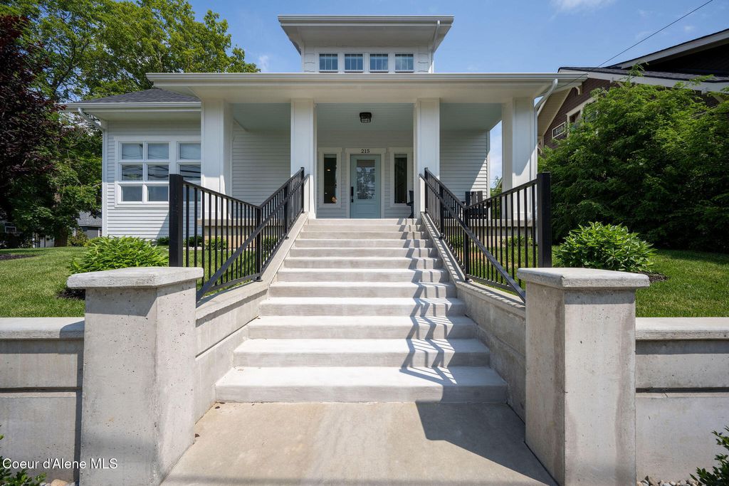 Photo of 215 FOSTER Ave, Coeur dAlene, ID 83814 (MLS # 25-10253)