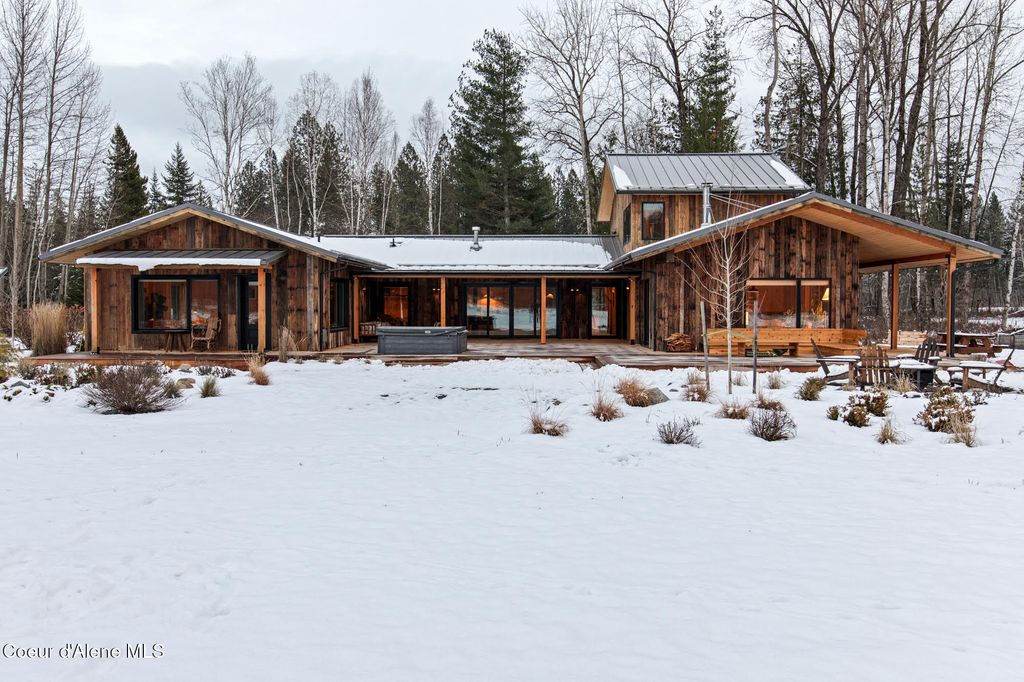 Photo of 202 Siskin Ln, Sandpoint, ID 83864 (MLS # 25-11505)