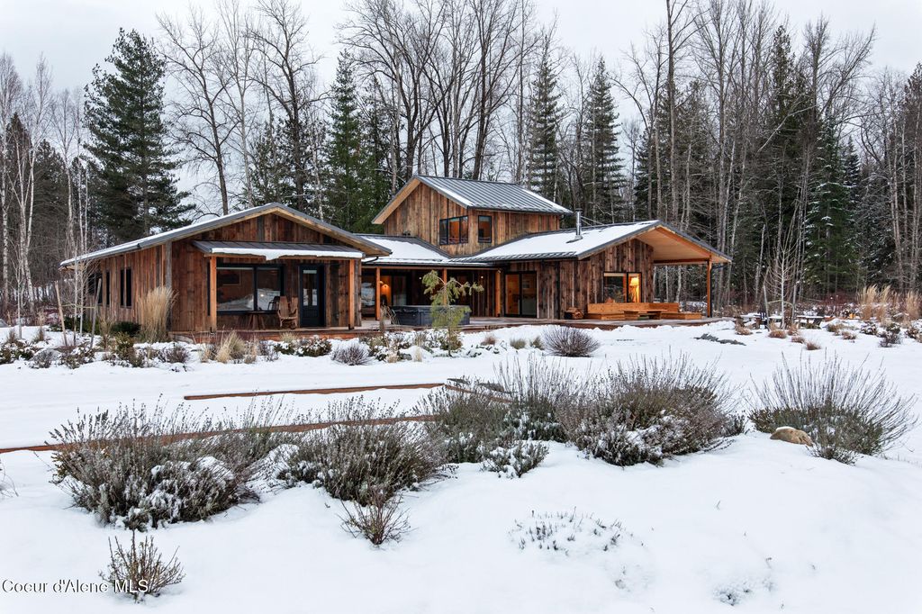 Photo of 202 Siskin Ln, Sandpoint, ID 83864 (MLS # 25-11505)