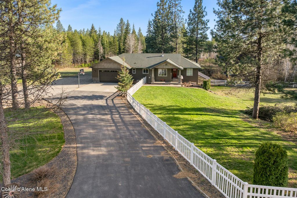 Photo of 1562 Laramie Ave, Rathdrum, ID 83858 (MLS # 26-3824)