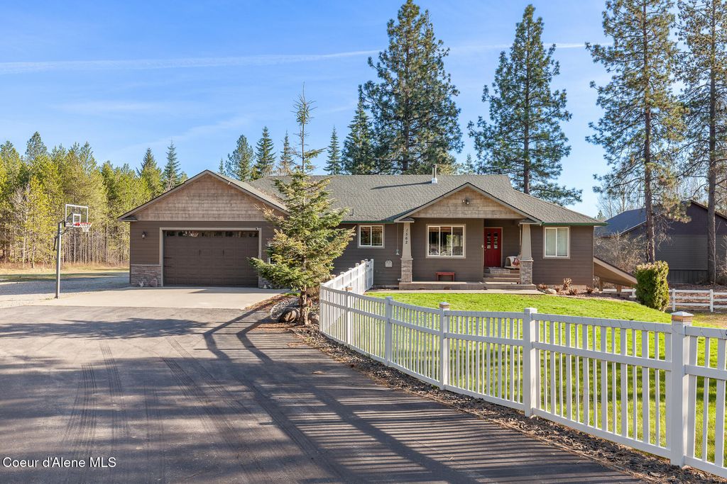 Photo of 1562 Laramie Ave, Rathdrum, ID 83858 (MLS # 26-3824)