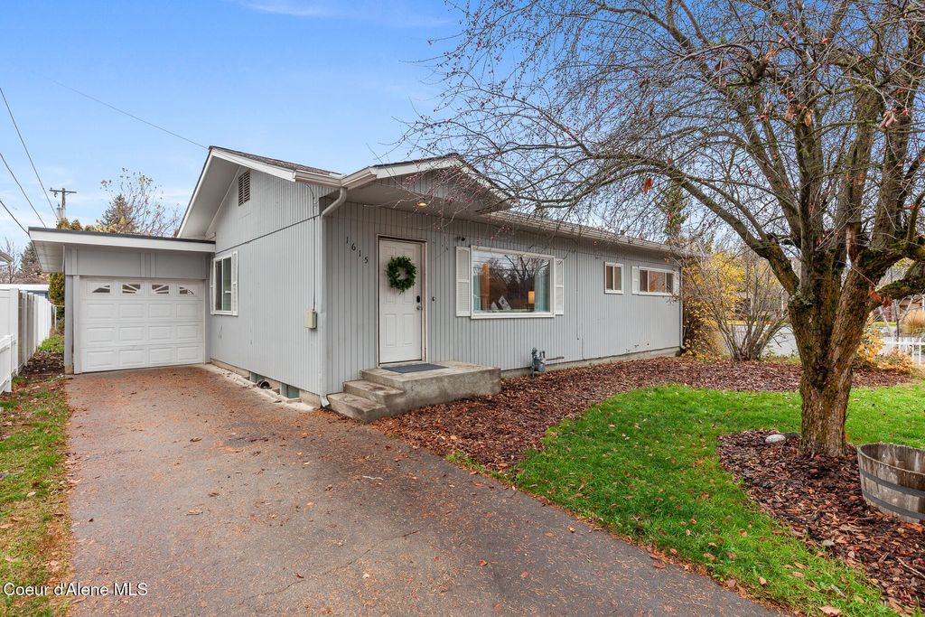 Photo of 1615 Pennsylvania Ave, Coeur dAlene, ID 83814 (MLS # 25-11072)