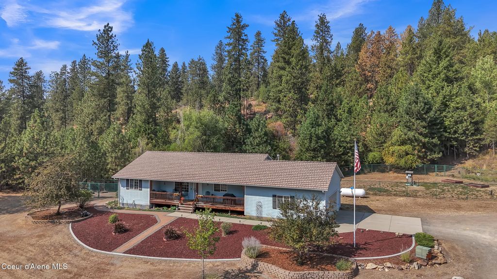 Photo of 8057 Vogt Rd, Hauser, ID 83854 (MLS # 26-1980)
