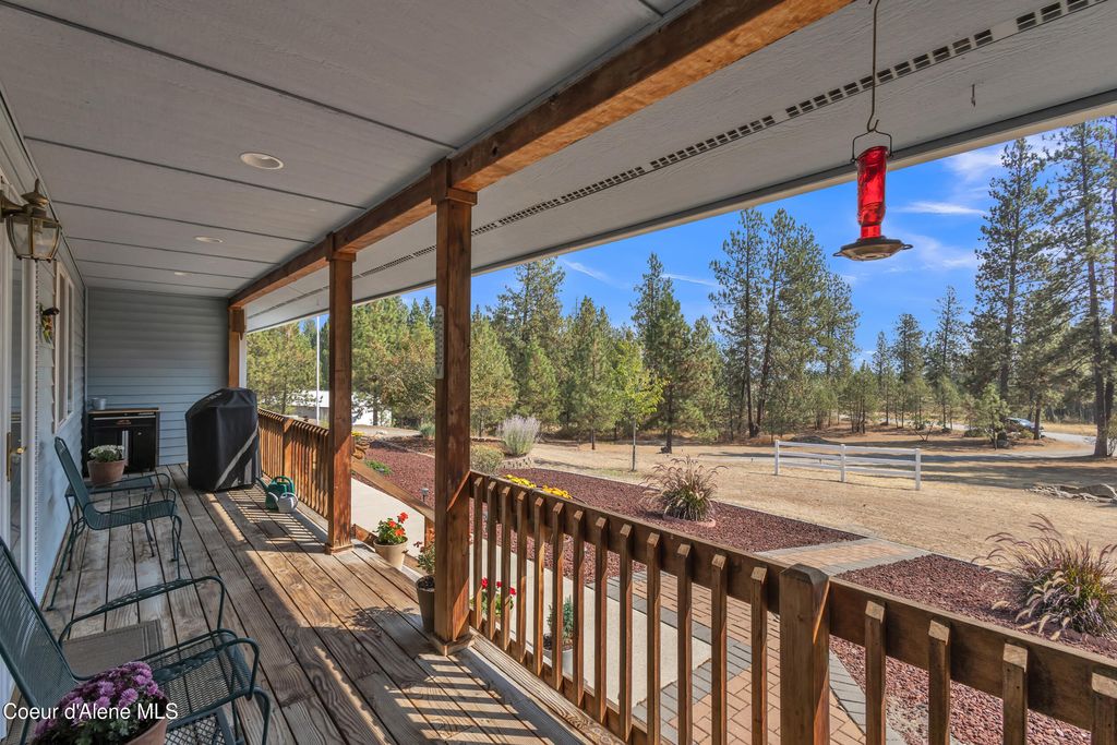 Photo of 8057 Vogt Rd, Hauser, ID 83854 (MLS # 26-1980)