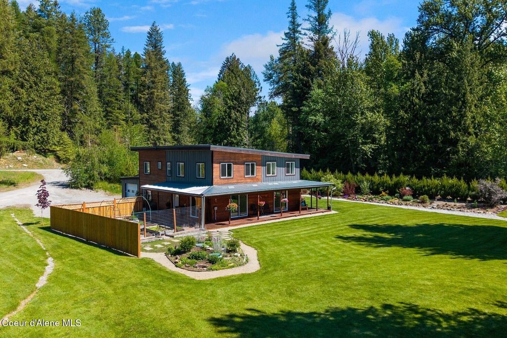 Photo of 925 Lower Pack River River, Sandpoint, ID 83864 (MLS # 26-5184)