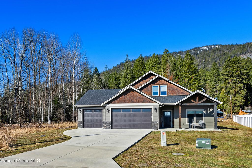 Photo of 1317 Prominence Ct, Sandpoint, ID 83864 (MLS # 26-1944)