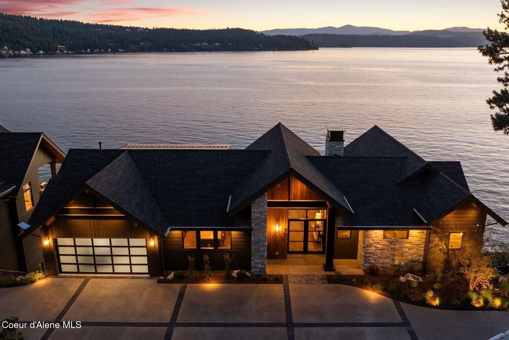 Photo of 3929 Appian Ct, Coeur dAlene, ID 83814 (MLS # 25-8523)