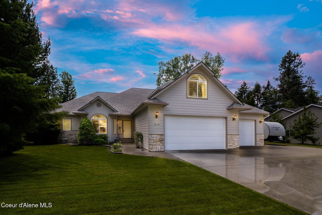 Photo of 1414 WESTDALE Dr, Hayden, ID 83835 (MLS # 25-6715)