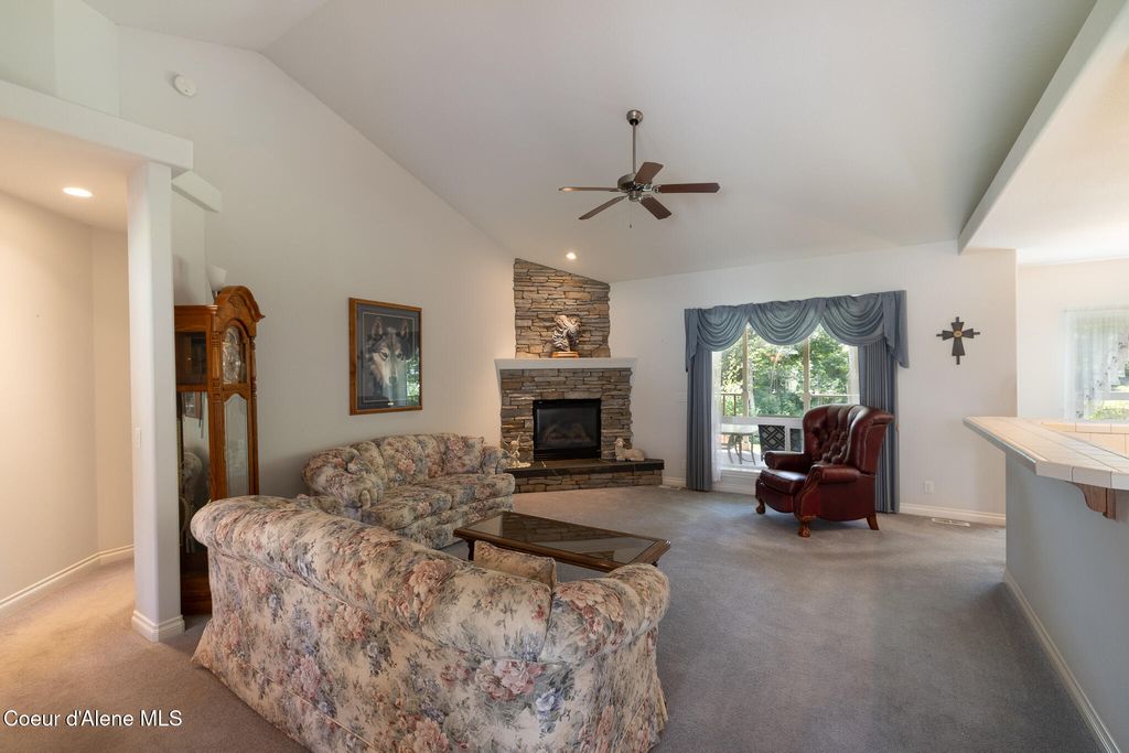 Photo of 1414 WESTDALE Dr, Hayden, ID 83835 (MLS # 25-6715)