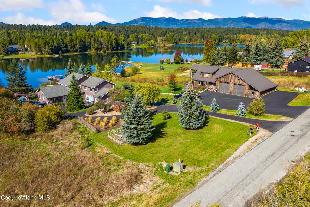 Photo of 617 Comeback Bay LN, Sagle, ID 83860 (MLS # 26-10400)