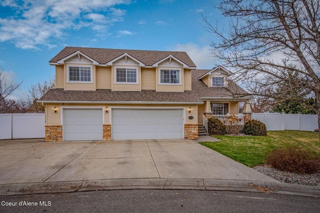 Photo of 1529 Coquille Ct, Post Falls, ID 83854 (MLS # 26-812)