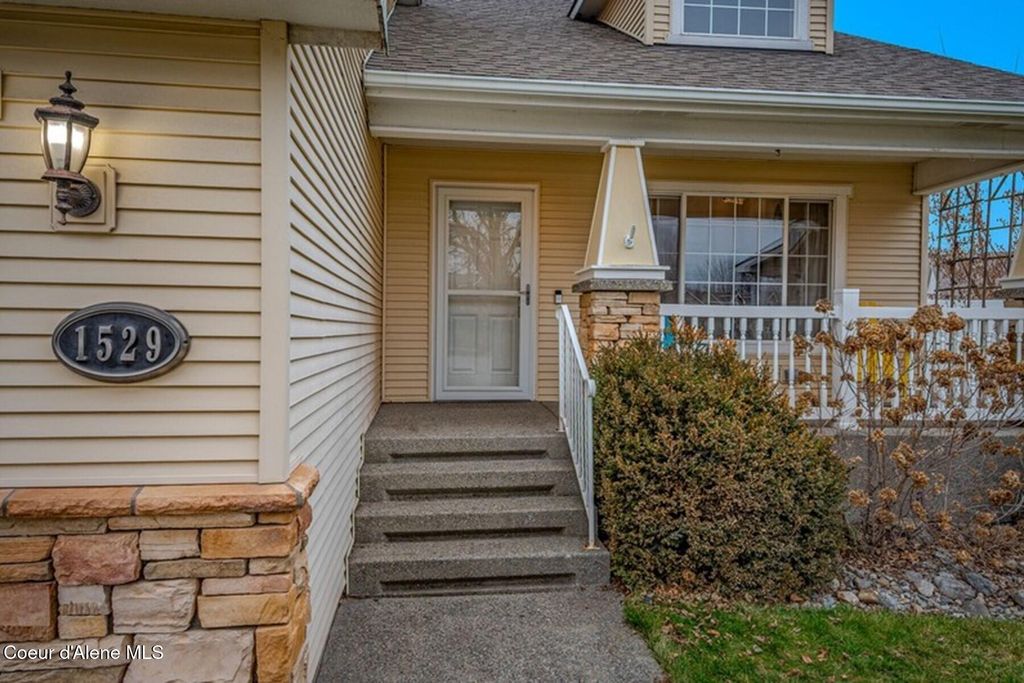 Photo of 1529 Coquille Ct, Post Falls, ID 83854 (MLS # 26-812)