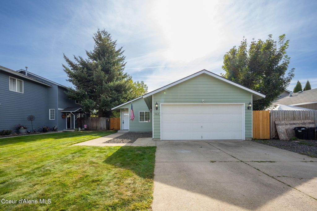 Photo of 962 Kyler Ave, Hayden, ID 83835 (MLS # 26-1461)