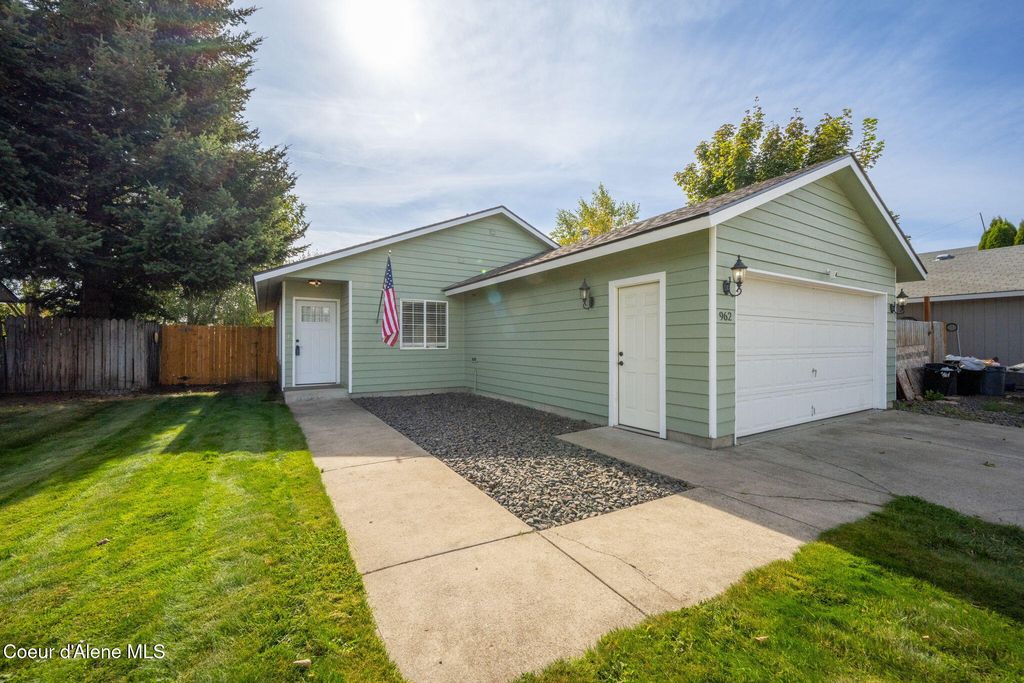 Photo of 962 Kyler Ave, Hayden, ID 83835 (MLS # 26-1461)