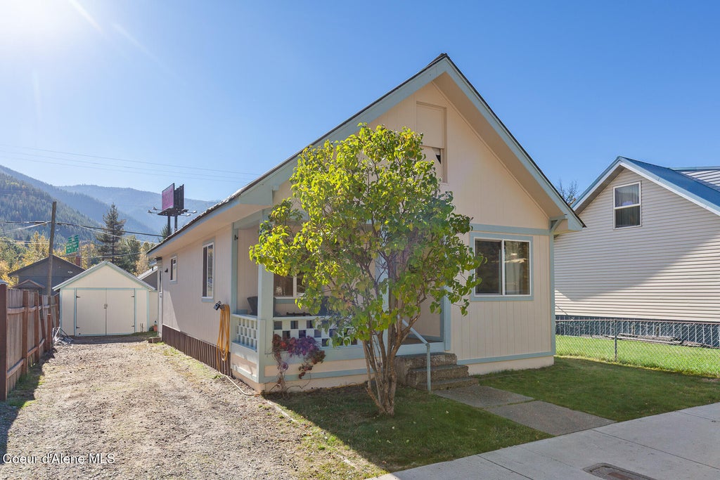 Photo of 215 Riverside Ave, Kellogg, ID 83837 (MLS # 26-10263)