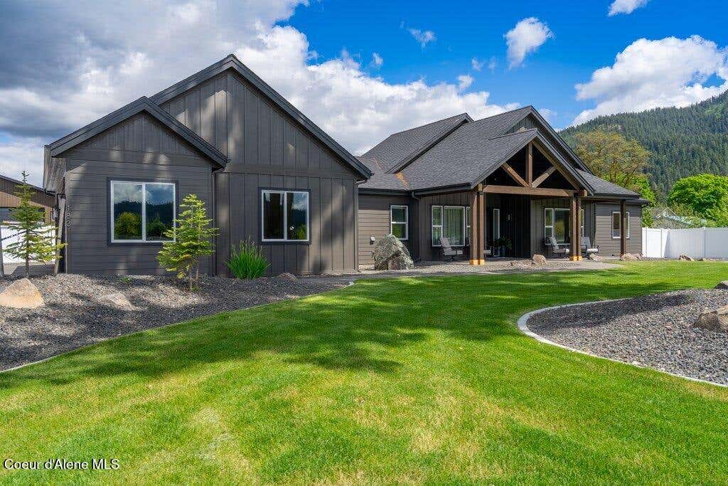 Photo of 1831 DALTON AVE, Dalton Gardens, ID 83815 (MLS # 26-8344)