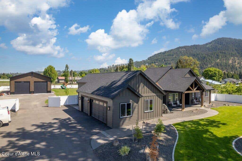 Photo of 1831 DALTON AVE, Dalton Gardens, ID 83815 (MLS # 26-8344)