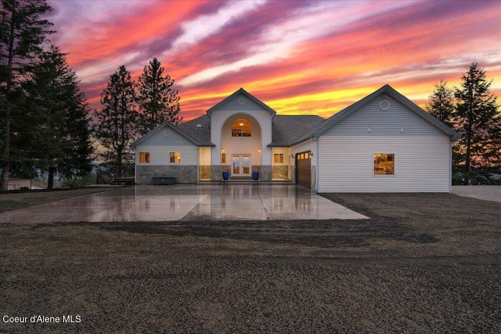 Photo of 4095 ERICKSON Dr, Dalton Gardens, ID 83815 (MLS # 25-3971)