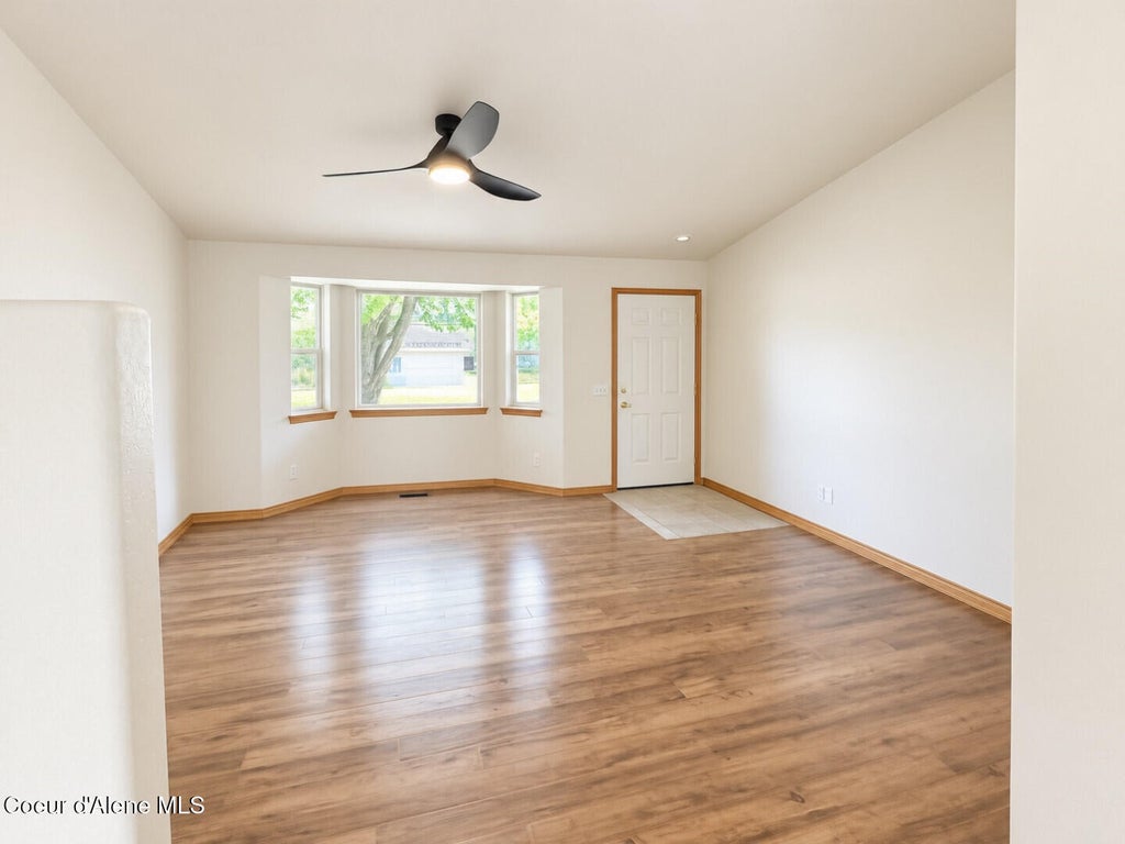 Photo of 1718 Northshore DR, Sandpoint, ID 83864 (MLS # 26-9747)