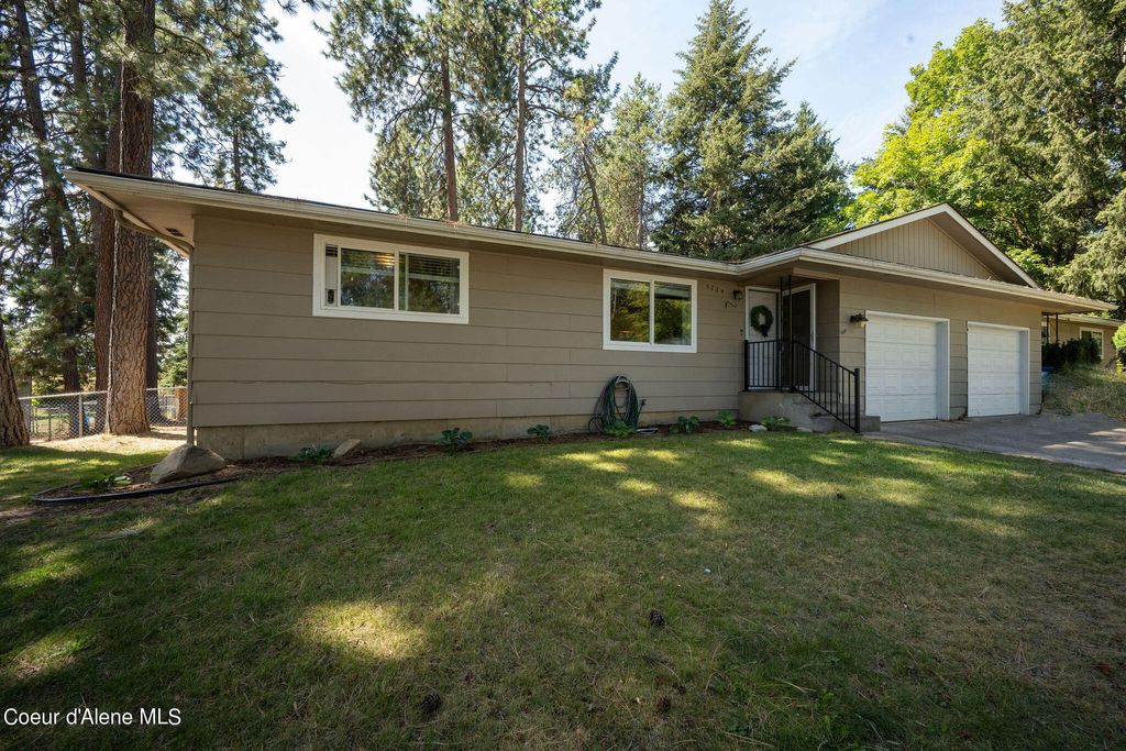 Photo of 5224-5226 N Pinegrove CT, Coeur dAlene, ID 83815 (MLS # 24-8284)