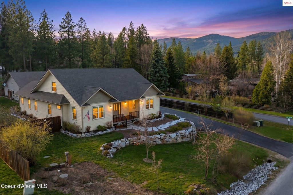 Photo of 266 Syringa Heights Heights, Sandpoint, ID 83864 (MLS # 26-3790)