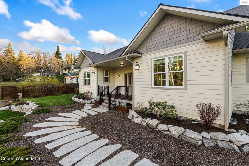 Photo of 266 Syringa Heights Heights, Sandpoint, ID 83864 (MLS # 26-3790)