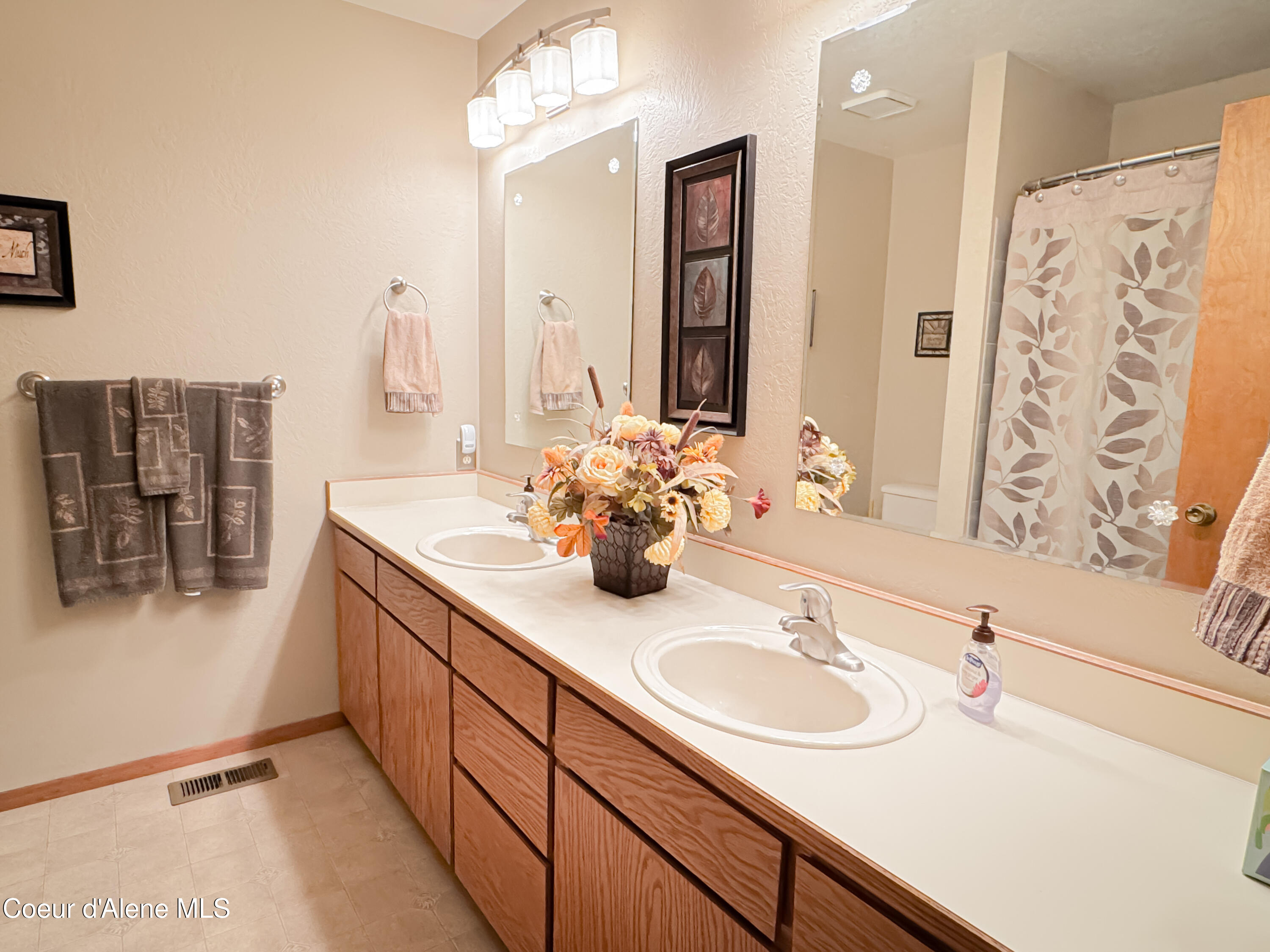 Hayden, Idaho 83835, United States, 4 Bedrooms Bedrooms, ,3 BathroomsBathrooms,Residential,Active,157218