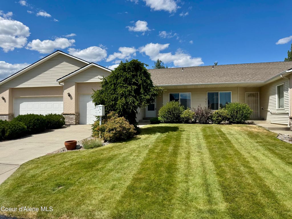 Photo of 945 WOODLAWN Dr, Hayden, ID 83835 (MLS # 25-7324)