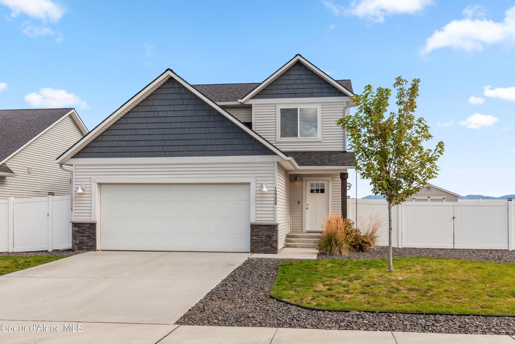 Photo of 12398 Cavanaugh Dr, Rathdrum, ID 83858 (MLS # 25-9960)